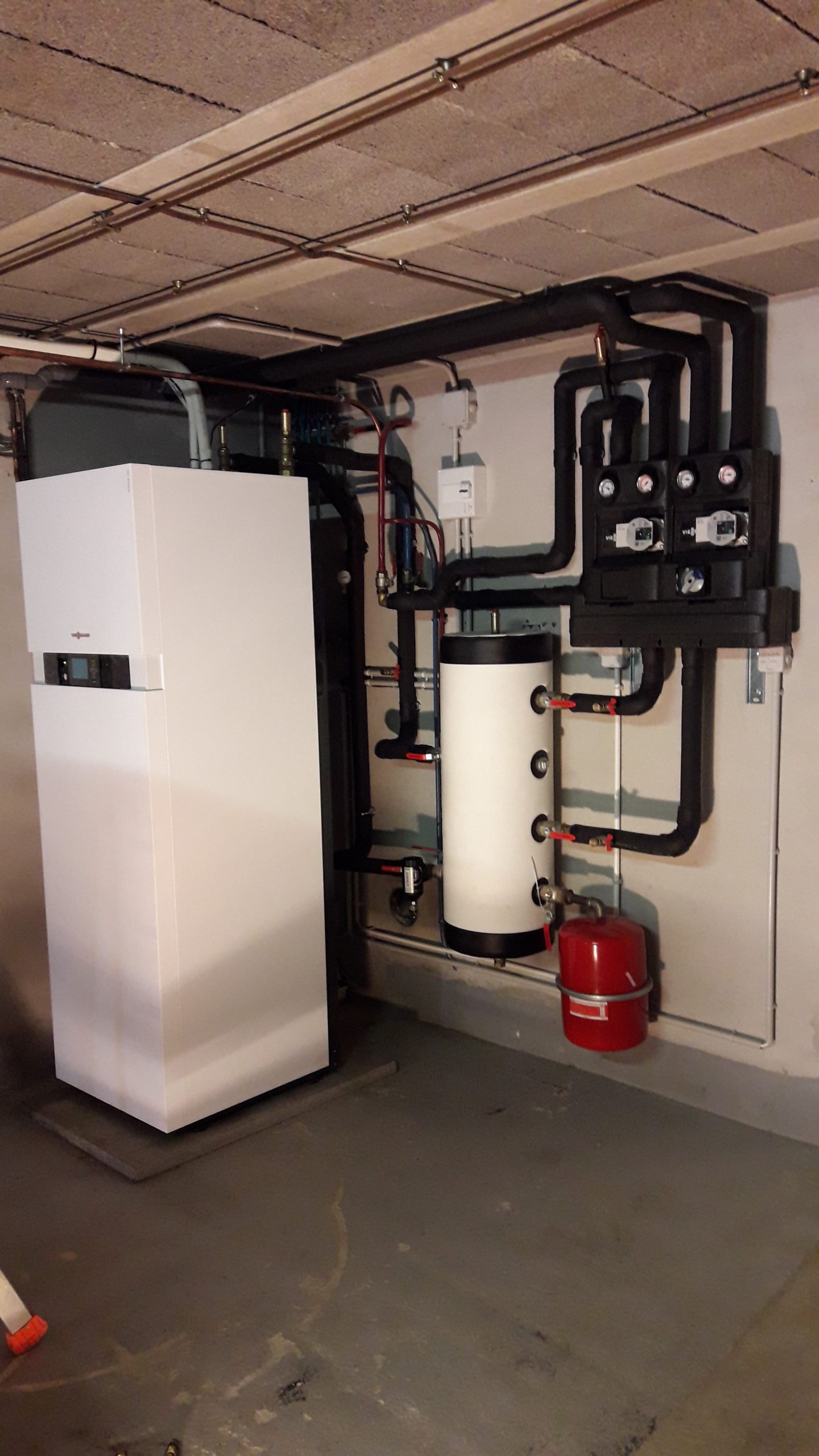 Installation d'un circuit d'une pompe à chaleur et de son unité intérieure